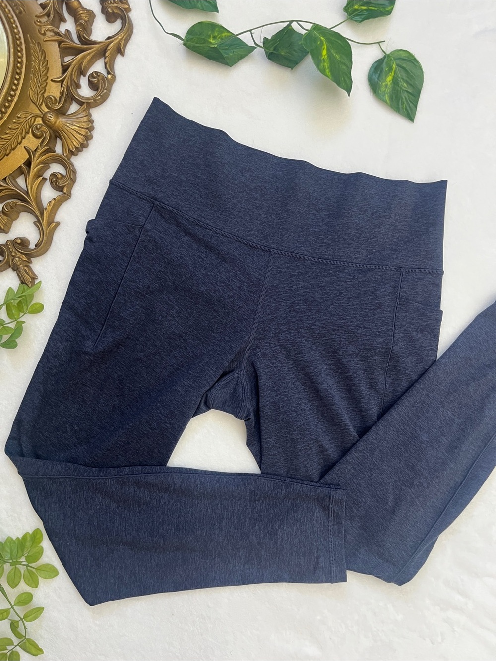Athleta Salutation Stash Pocket II Softluxe Tight size large